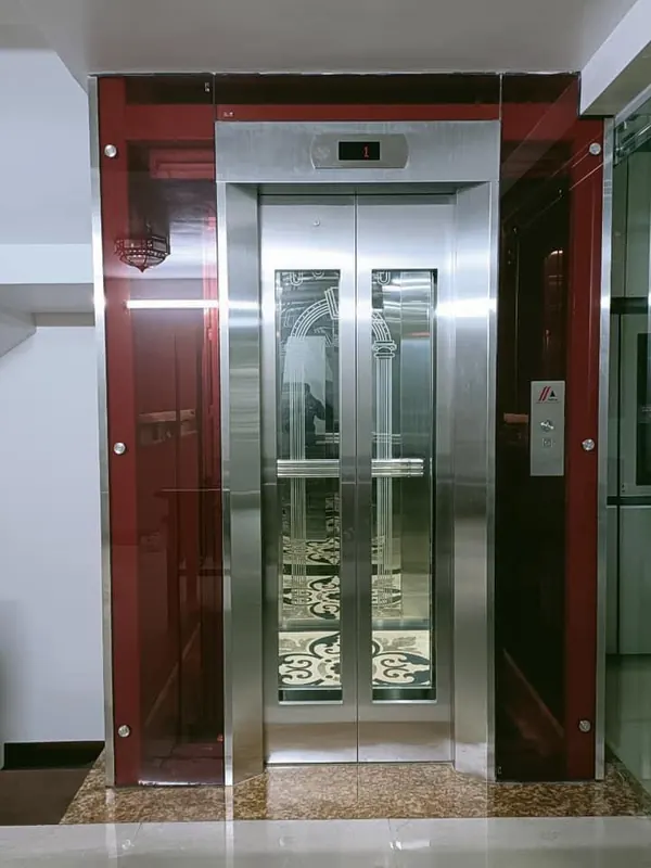 Thang máy gia đình cửa inox tại công trình