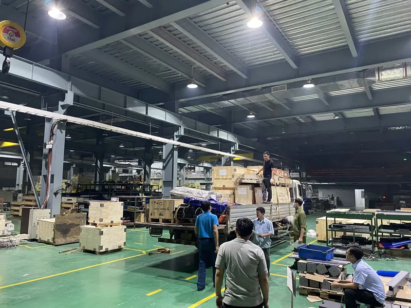 Khu tập kết thiết bị thang máy trong nhà xưởng INTEC
